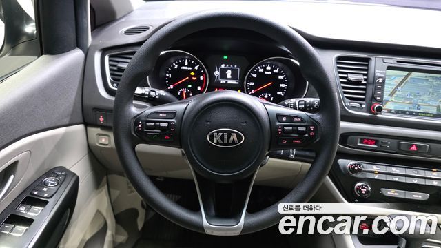 Kia Canival 2017 — photo 19