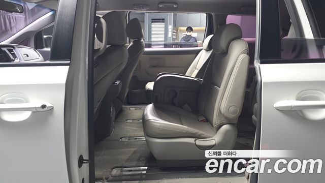 Kia Canival 2017 — photo 16