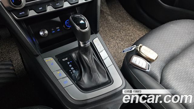 Hyundai AVANTE 2019 — photo 12