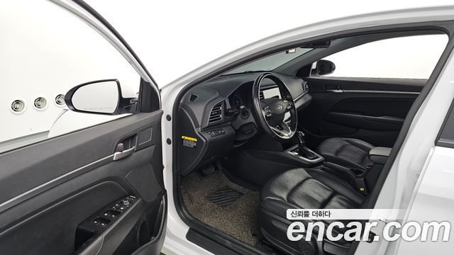 Hyundai AVANTE 2019 — photo 13