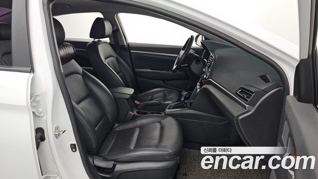 Hyundai AVANTE 2019 — photo 17