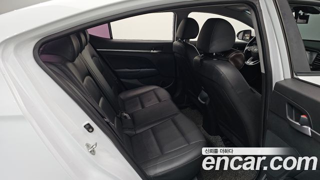 Hyundai AVANTE 2019 — photo 18