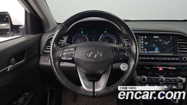 Hyundai AVANTE 2019 — photo 19