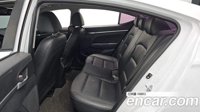 Hyundai AVANTE 2019 — photo 16