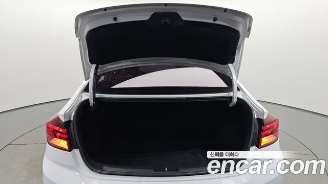 Hyundai AVANTE 2019 — photo 30
