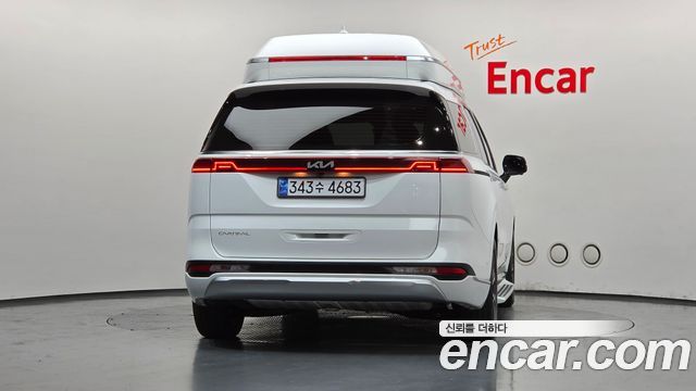 Kia Canival 2023 — photo 4