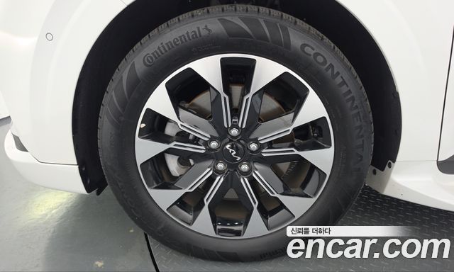 Kia Canival 2023 — photo 5