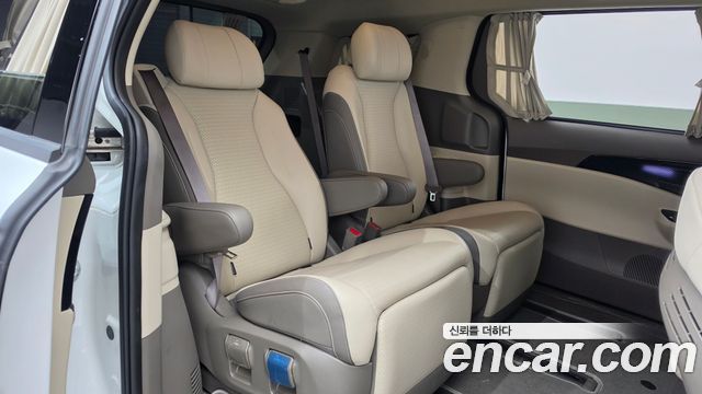 Kia Canival 2023 — photo 17