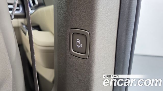 Kia Canival 2023 — photo 32