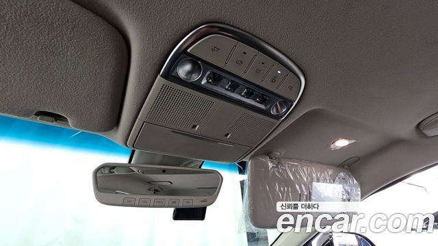 Genesis G90 2019 — photo 24