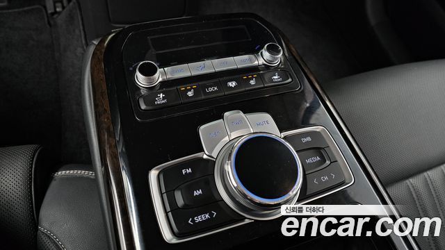 Genesis G90 2019 — photo 25