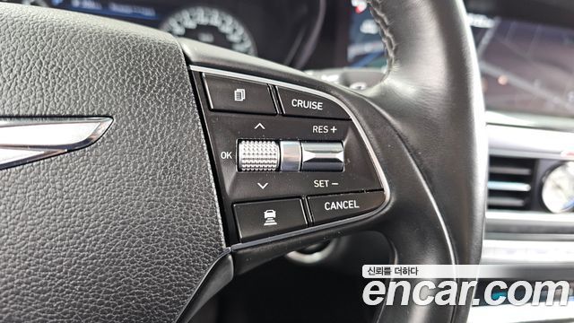Genesis G90 2019 — photo 28