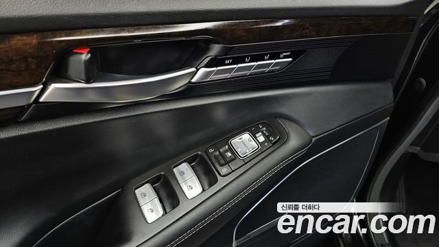 Genesis G90 2019 — photo 30