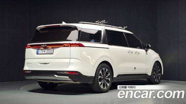 Kia Canival 2022 — photo 2