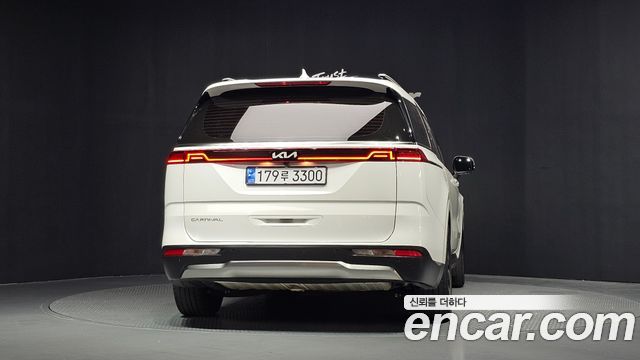 Kia Canival 2022 — photo 4