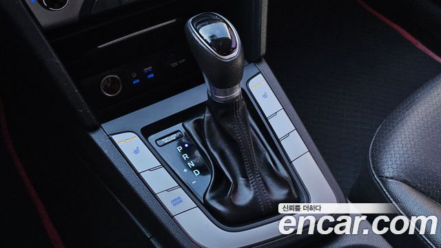 Hyundai AVANTE 2018 — photo 12