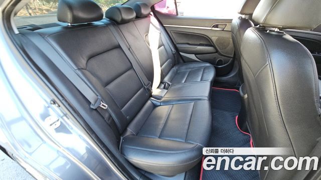 Hyundai AVANTE 2018 — photo 17