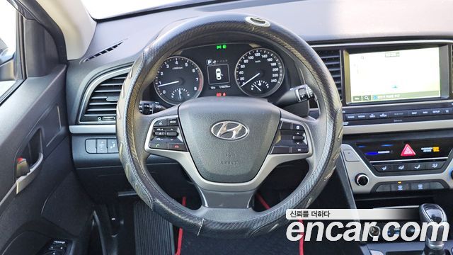 Hyundai AVANTE 2018 — photo 19