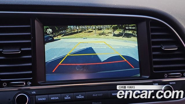 Hyundai AVANTE 2018 — photo 21