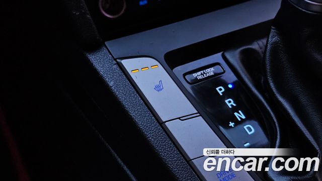 Hyundai AVANTE 2018 — photo 25