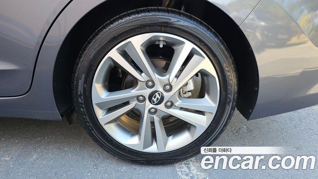 Hyundai AVANTE 2018 — photo 7