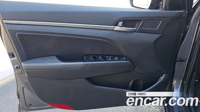 Hyundai AVANTE 2018 — photo 14
