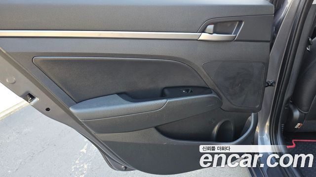 Hyundai AVANTE 2018 — photo 15
