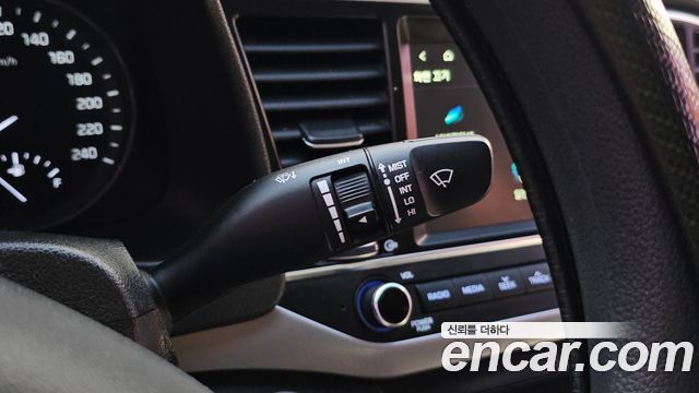 Hyundai AVANTE 2018 — photo 29