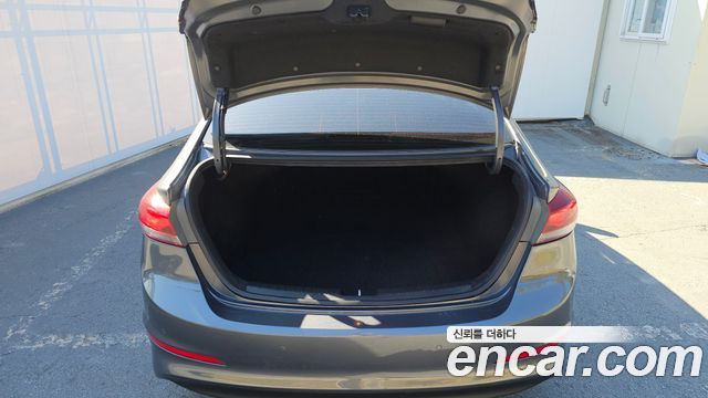 Hyundai AVANTE 2018 — photo 33