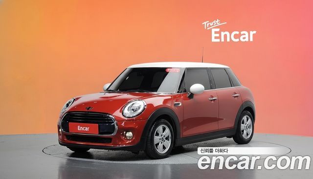 Mini Cooper 2018 — photo 1
