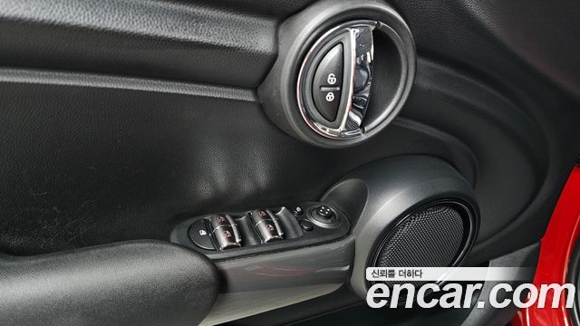 Mini Cooper 2018 — photo 28