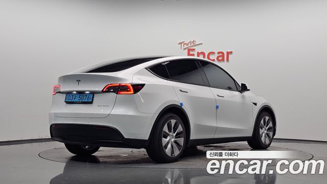 Tesla Model Y 2022 — photo 2