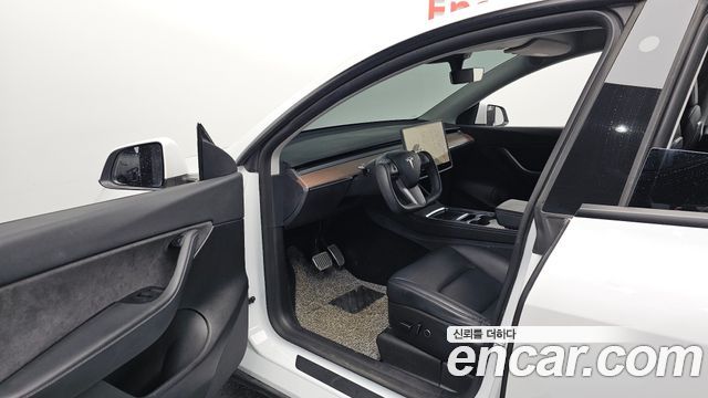 Tesla Model Y 2022 — photo 13