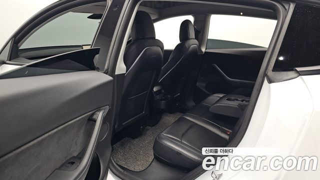 Tesla Model Y 2022 — photo 17