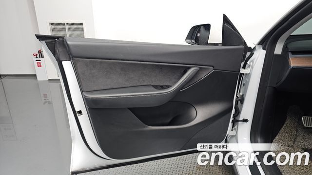 Tesla Model Y 2022 — photo 14