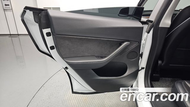 Tesla Model Y 2022 — photo 15