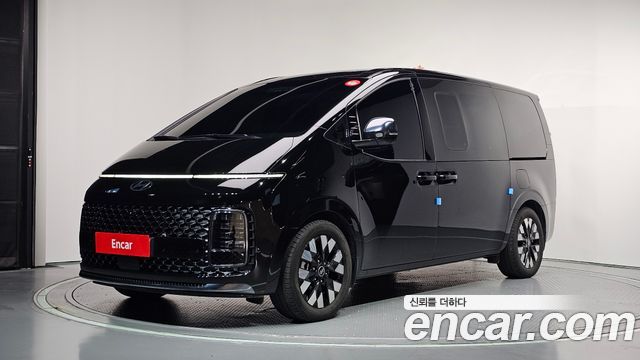 Hyundai Staria 2025 — photo 1