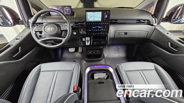 Hyundai Staria 2025 — photo 10