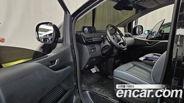 Hyundai Staria 2025 — photo 13