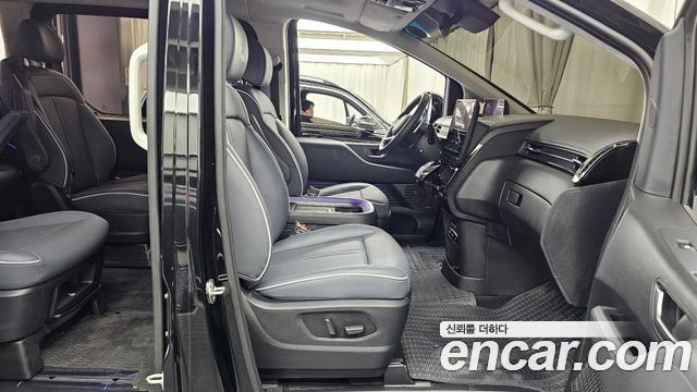 Hyundai Staria 2025 — photo 17