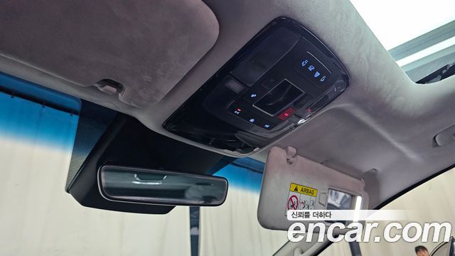 Hyundai Staria 2025 — photo 23