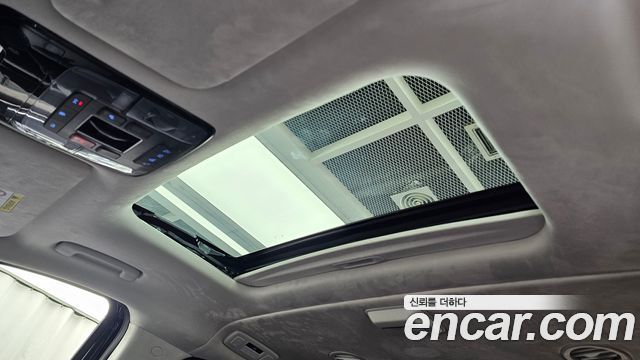 Hyundai Staria 2025 — photo 24