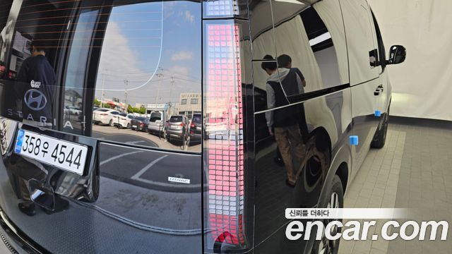 Hyundai Staria 2025 — photo 9