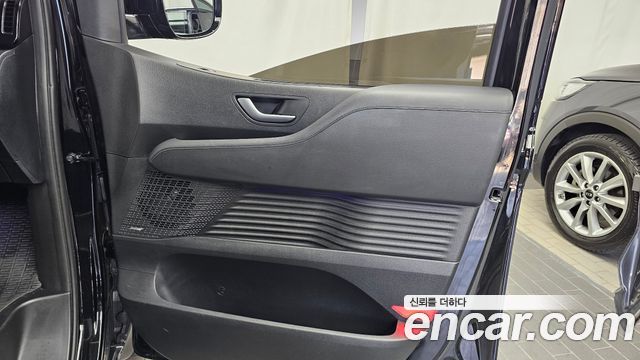 Hyundai Staria 2025 — photo 14