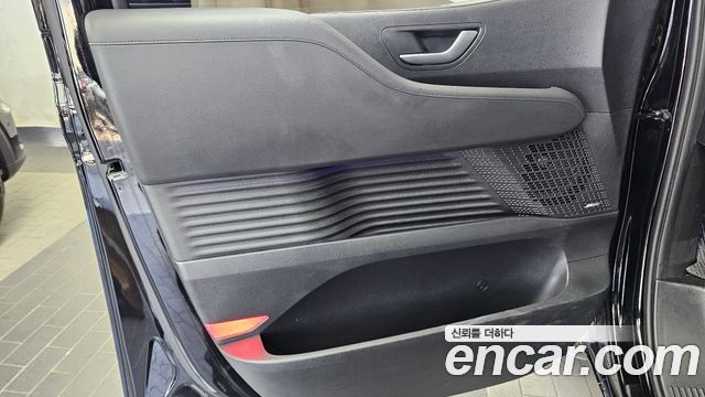 Hyundai Staria 2025 — photo 15
