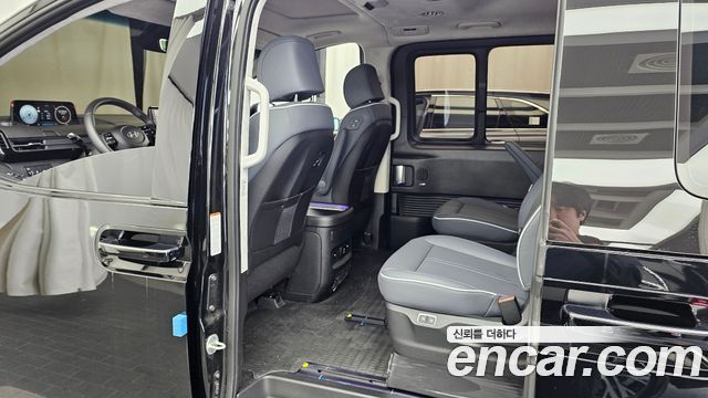 Hyundai Staria 2025 — photo 16