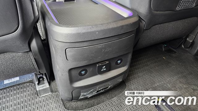 Hyundai Staria 2025 — photo 32