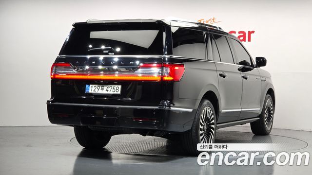 Lincoln Navigator 2021 — photo 2