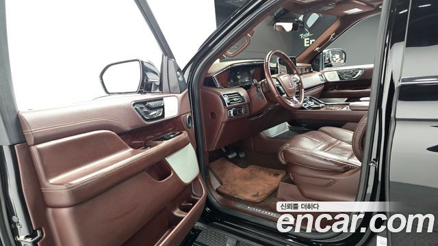 Lincoln Navigator 2021 — photo 13