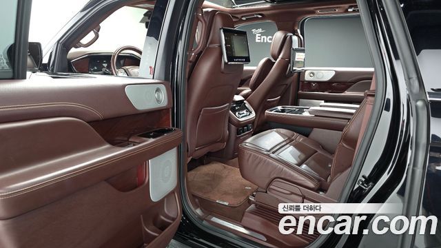 Lincoln Navigator 2021 — photo 17